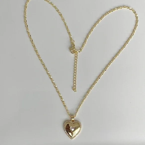 Gold Plated Heart Pendant Necklace! - Picture 5 of 5